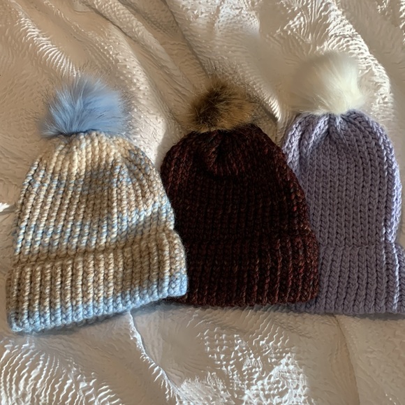 Handmade toques (lot of 3 only) - Picture 3 of 8